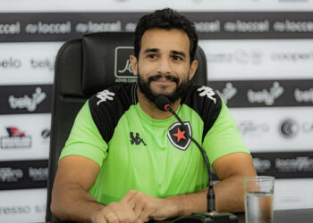 Henrique Dourado rescinde contrato com Botafogo-PB; veja números no Belo