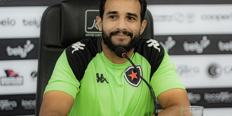 Henrique Dourado rescinde contrato com Botafogo-PB; veja números no Belo