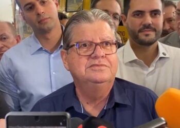 “Impossível estar em dois cantos”, dispara João Azevêdo sobre Cícero