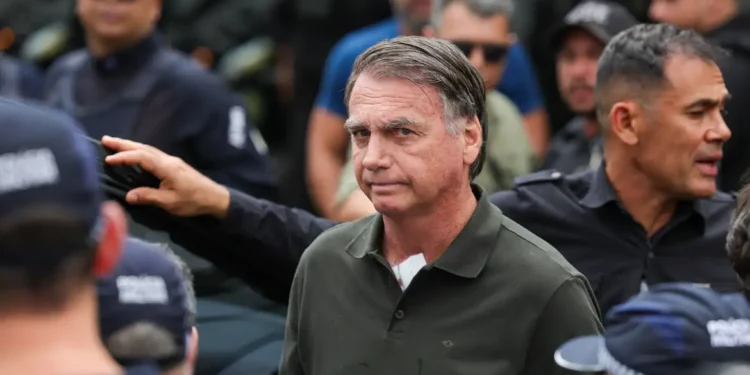 Bolsonaro está com anemia, diz médicos