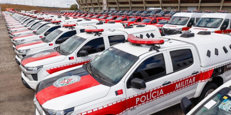 Governador entrega 239 viaturas para a PM, Civil e Bombeiros