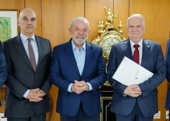 Indicado por Dilma, Edson Fachin toma posse na presidência do STF