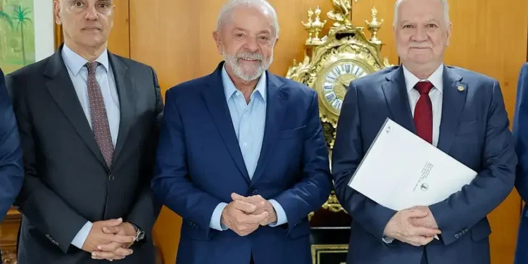 Indicado por Dilma, Edson Fachin toma posse na presidência do STF