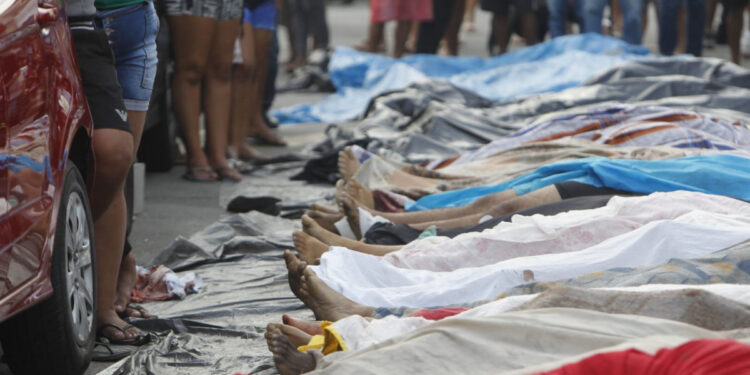 Chega a 121 número de mortos na operação contra o CV, no RJ