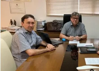 João Azevêdo apresenta Deusdete Queiroga como candidato à vaga no TCE