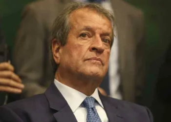 Moraes proíbe visita de Valdemar Costa Neto a Jair Bolsonaro