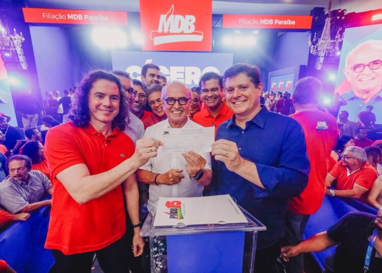 Cícero se filia ao MDB, com apoio de autoridades nacionais