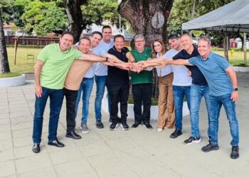 Adriano Galdino retira candidatura ao governo do Estado