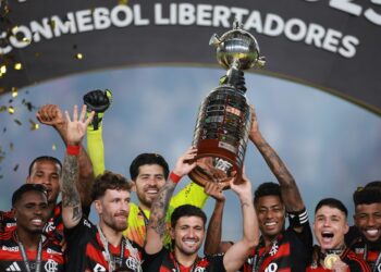 Flamengo bate o Palmeira e é primeiro brasileiro tetracampeão da Libertadores