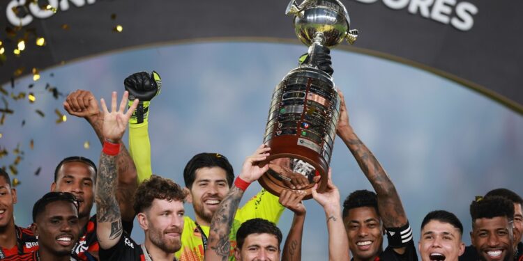 Flamengo bate o Palmeira e é primeiro brasileiro tetracampeão da Libertadores