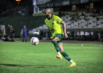 Botafogo-PB anuncia lateral com passagens por Vitória e Cuiabá