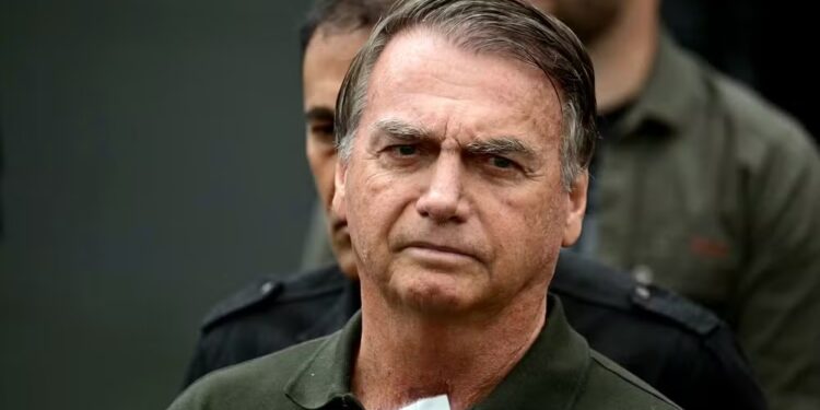 Bolsonaro é preso e levado para a sede da PF, em Brasília