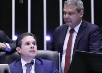 Hugo Motta rompe com líder do PT na Câmara