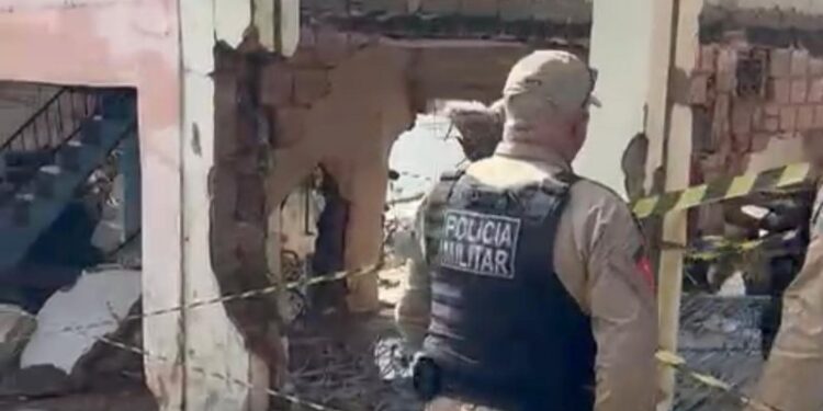 Reservatório da Cagepa rompe, causando morte e destruição, no bairro Centenário