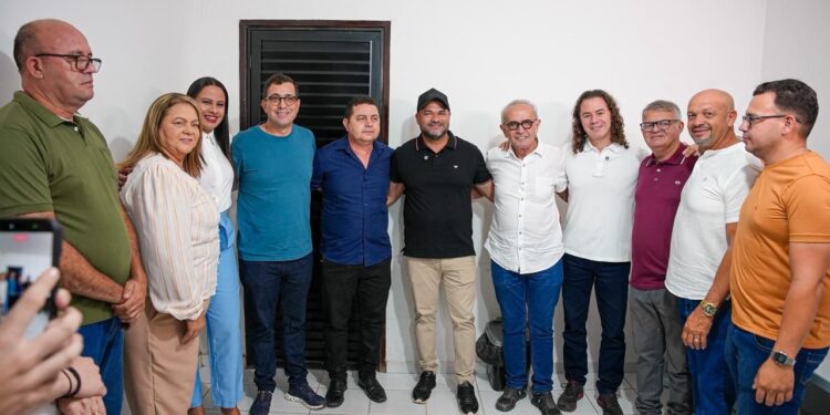 Cícero recebe apoio do prefeito de Sobrado, Léo Martins