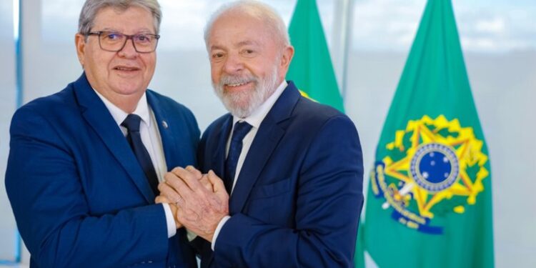 Lula reforça apoio à candidatura de João Azevêdo ao Senado