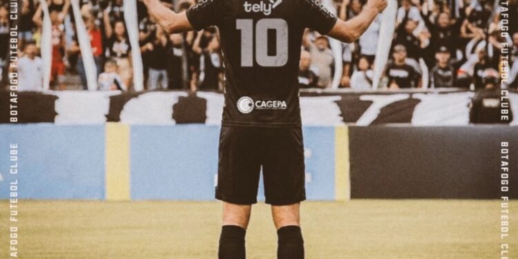 Botafogo-PB anuncia contratação de Nenê, ex-Vasco