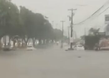 Chuva forte, raios e trovões provocam caos em João Pessoa