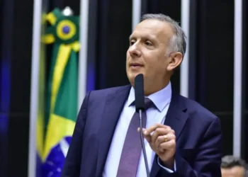 Aguinaldo vence queda de braço e comandará Federação União Progressista, na PB
