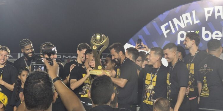 Botafogo volta a ser campeão paraibano após 6 anos