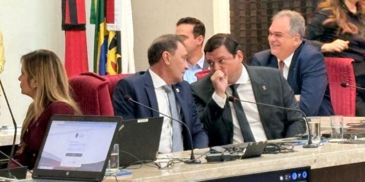 Deusdete Queiroga e Taciano Diniz tomam posse como conselheiros do TCE-PB