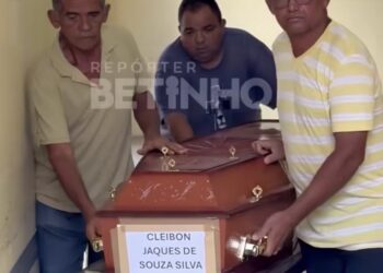 Em JP, familiares recebem corpos de jovens baianos