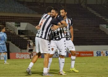 Botafogo-PB vence Ferroviária fora de casa e lidera Série C