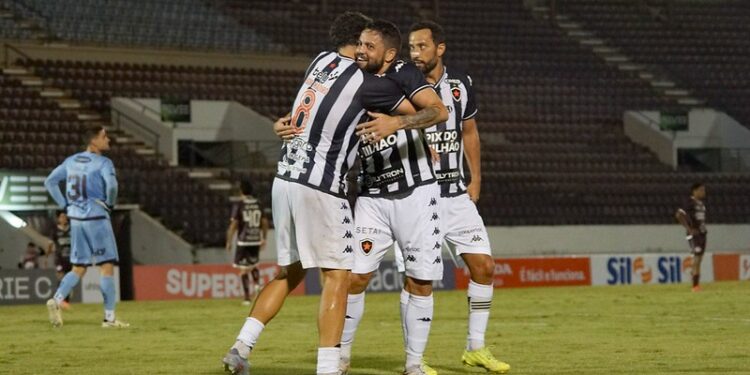 Botafogo-PB vence Ferroviária fora de casa e lidera Série C