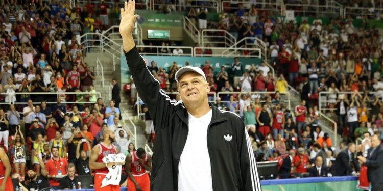 Ídolo do basquete mundial, Oscar Schmidt morre aos 68 anos