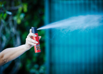 PB libera venda de spray de pimenta para mulheres em farmácia