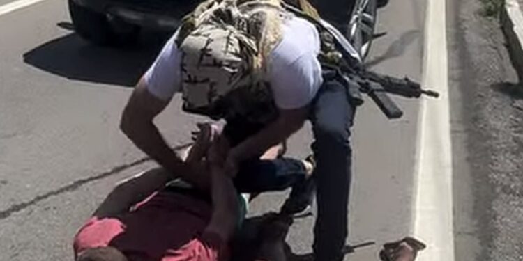 Polícia persegue e prende traficantes na BR-230, em JP