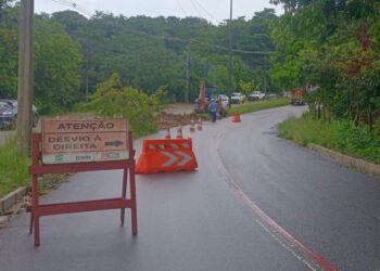 Serviço inacabado e chuvas provocam interdição da ladeira do Timbó, em JP