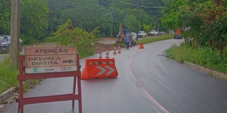 Serviço inacabado e chuvas provocam interdição da ladeira do Timbó, em JP