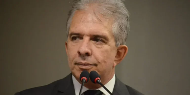 Em uma de suas primeiras decisões no TCE, Taciano Diniz blinda Nabor Wanderley