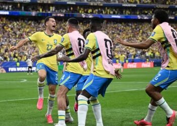 Brasil vence o Japão e avança às oitavas da Copa do Mundo
