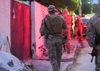 Policiais apreendia droga de uma facção e vendia para facção rival