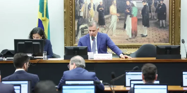 CCJ da Câmara aprova fim da aposentadoria compulsória para juízes