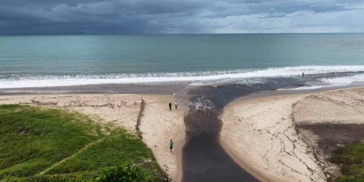 MPF pede investigação de poluição em rios e praias da PB