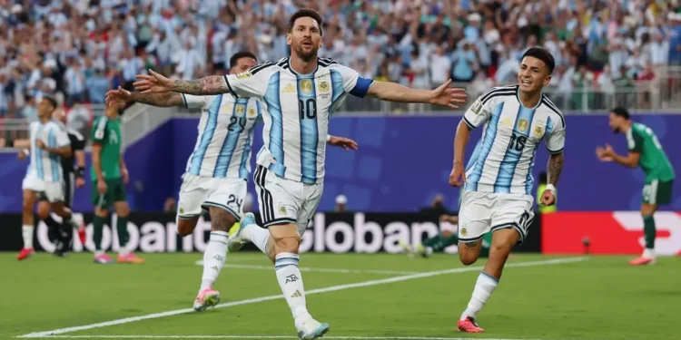 Argentina vence a Inglaterra e vai a terceira final em 4 Copas
