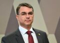 Polícia prende homem em MG que fez ameaças a Flávio Bolsonaro