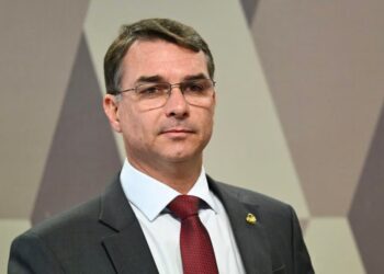 Polícia prende homem em MG que fez ameaças a Flávio Bolsonaro
