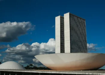 ELEIÇÃO: Congresso vota escala 6×1 e Taxa das Blusinhas essa semana