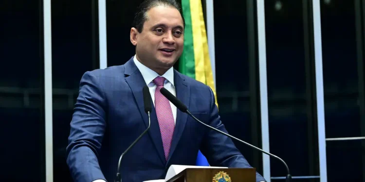 Vice-lider do governo Lula no Senado é investigado por roubo ao INSS
