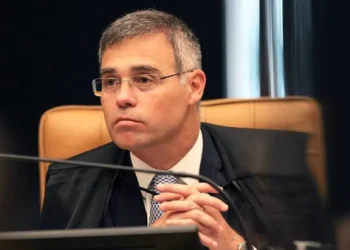 Mendonça rejeita ação contra aumento do Bolsa Família, por erro processual