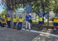 Carteiros fazem ato para alegar inocência na entrega de material político
