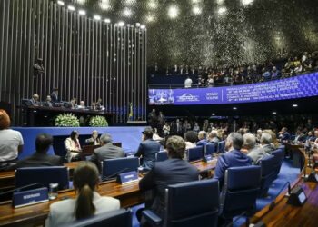 Congresso promulga PEC da escala 6×1
