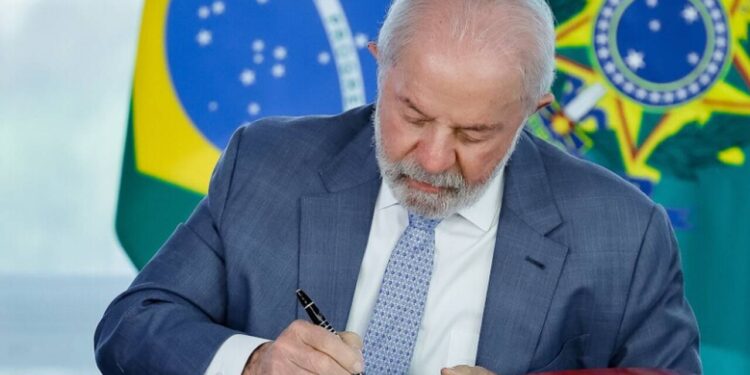 Lula faz nova investida em votos com pacote para MEIs